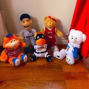 5 Sport team/mascot stuffed toys